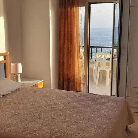 Apartament Eirini Apts On The