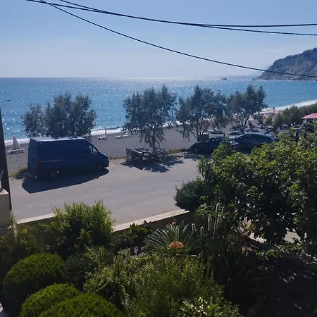 Apartament Eirini Apts On The